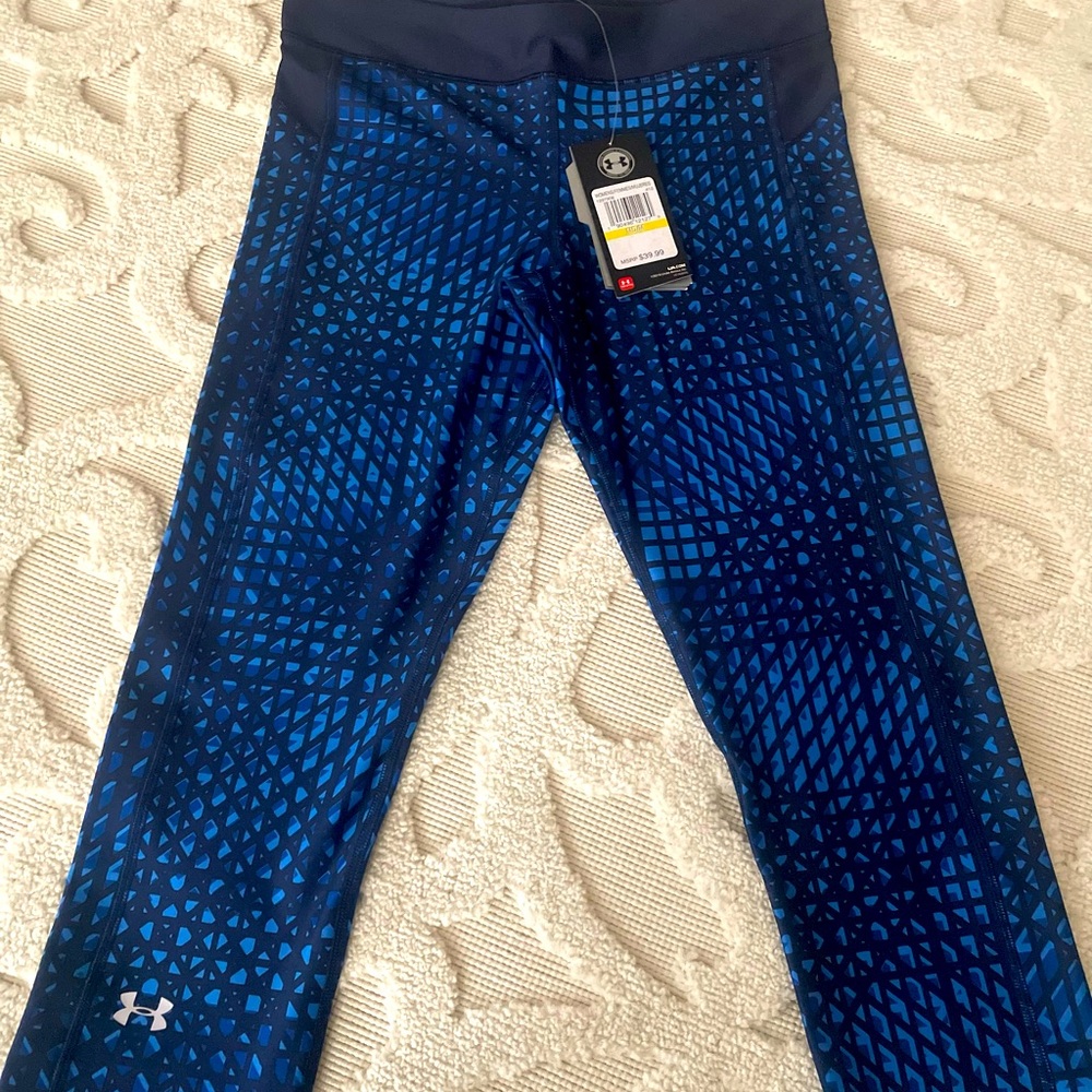 Brand NEW Women’s Medium Under Armour Skinny Capri Yoga Pants
